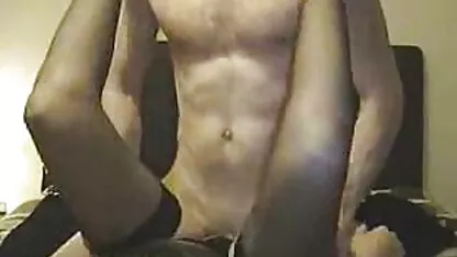 Les jeunes filles sucer la fille chaude nue bite